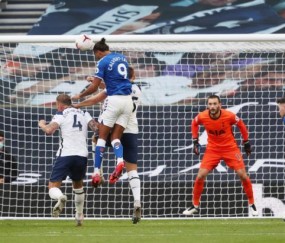 乐鱼体育入口-【观察】习惯性晚节不保 穆帅为何难防定位球？